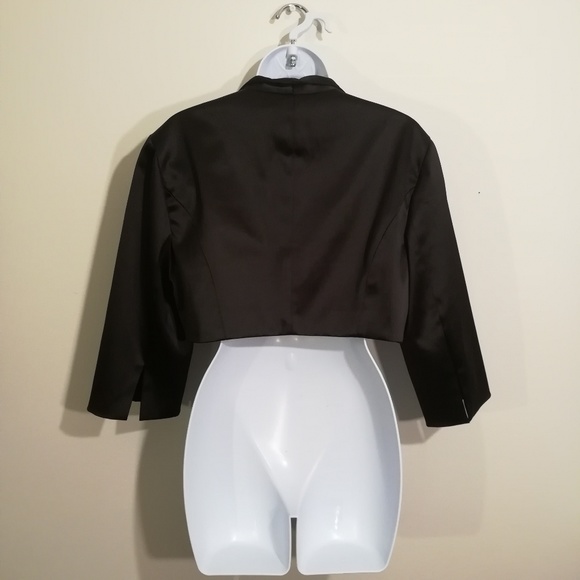 SOLD black market cropped collared blazer - Picture 3 of 7